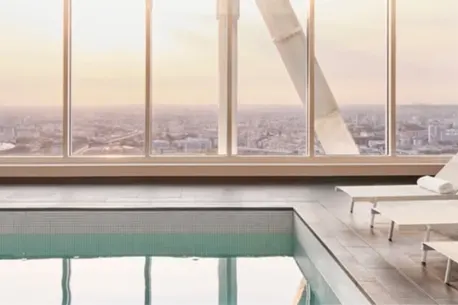 Piscine panoramique et skybar : l’expérience unique du H4 Hotel Paris Pleyel